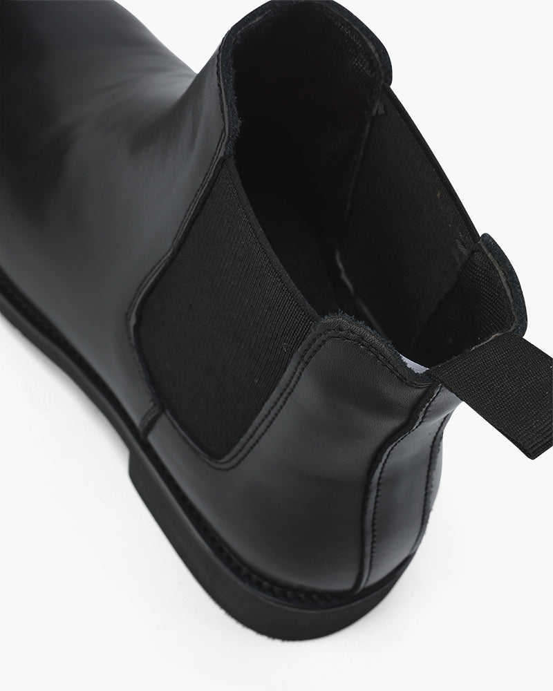 Vintage-Inspired Old Money Chelsea Boots